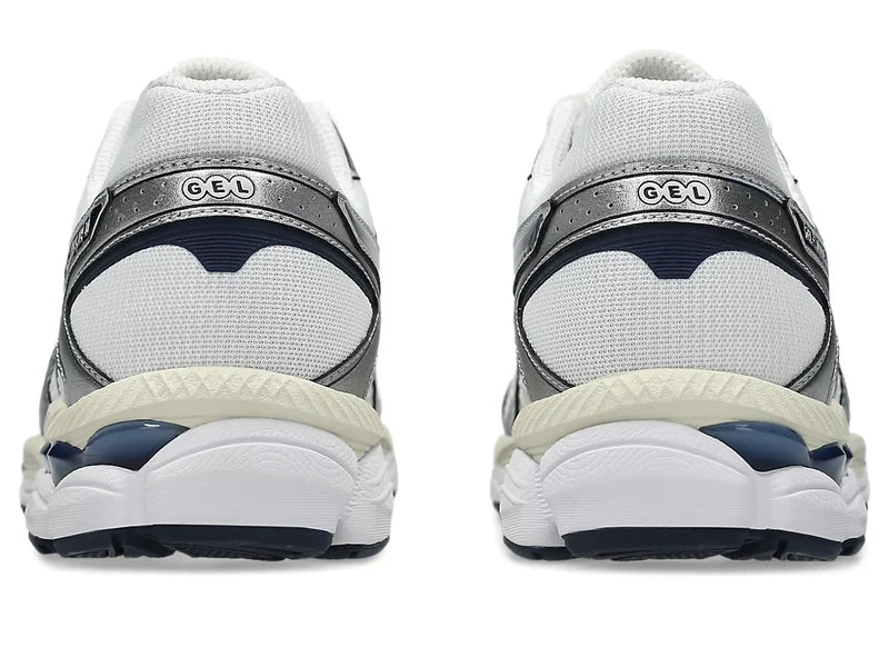 ASICS GEL-CUMULUS 16 White/Midnight Style: 1203A733-103