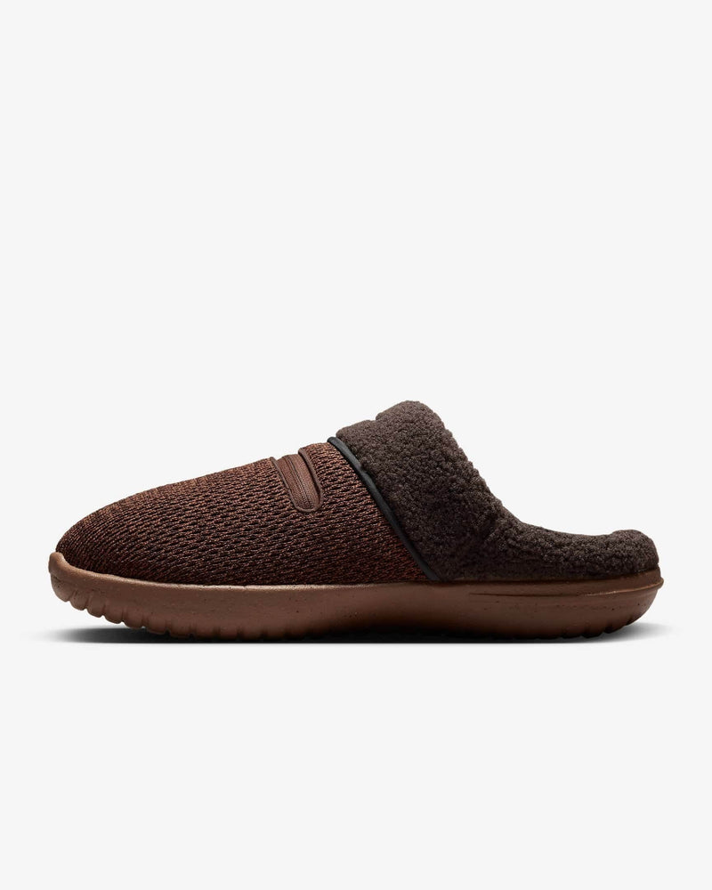 Nike Burrow SE slippers in brown featuring a textured mesh upper, plush fleece lining, and rubber outsole, side view.