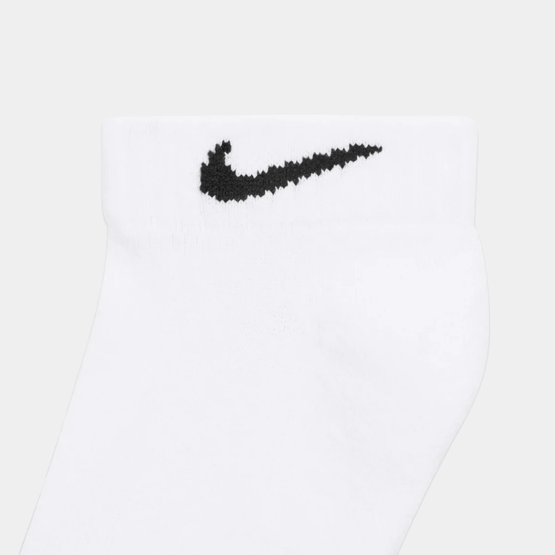 Nike Everyday Cushion Low Socks in white with black Swoosh logo, close-up view of cuff design.