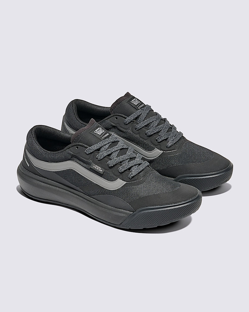 Vans MTE Ultrarange 2.0 shoes in black and gray with mesh upper, durable outsole, and classic side stripe, angled view.