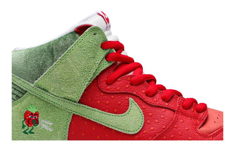 SB Dunk High Strawberry Cough