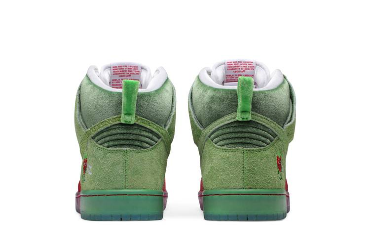 SB Dunk High Strawberry Cough
