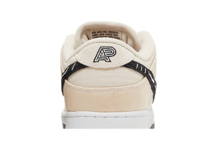 SB Dunk Low Albino & Preto