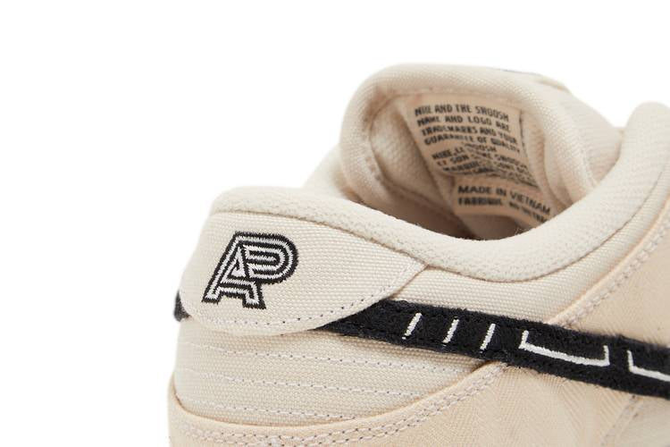 SB Dunk Low Albino & Preto
