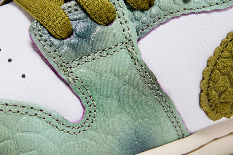 SB Dunk Low Alexis Sablone Chameleon
