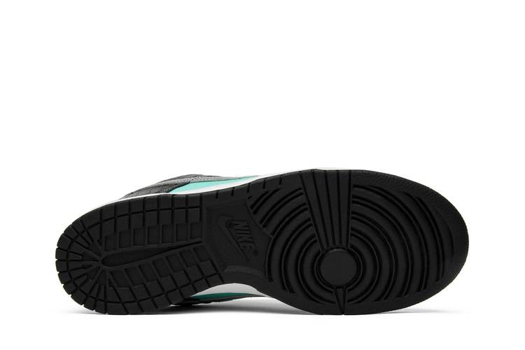 SB Dunk Low Diamond Supply Co.