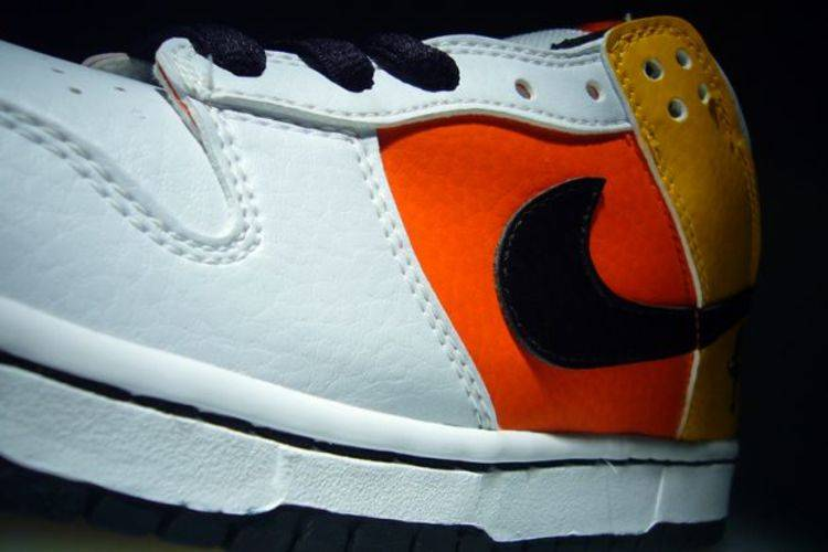 SB Dunk Low Raygun Home