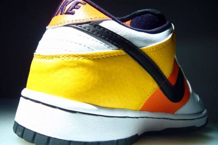 SB Dunk Low Raygun Home
