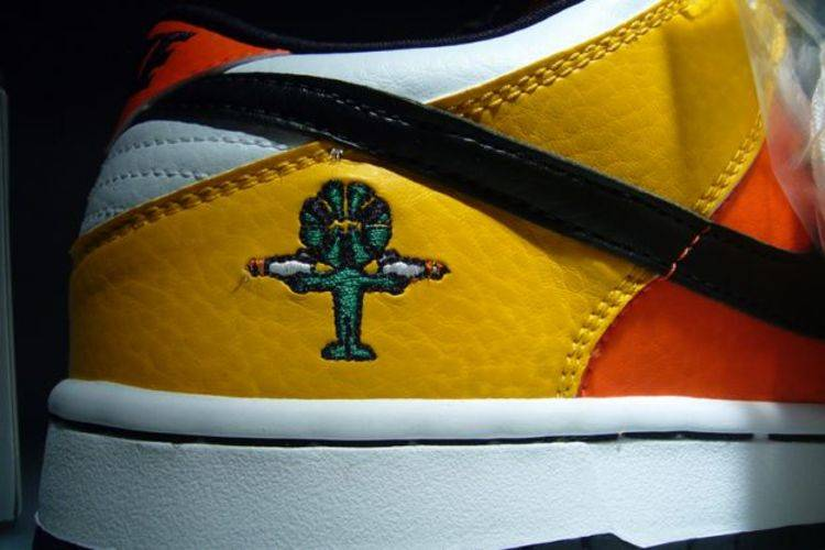 SB Dunk Low Raygun Home