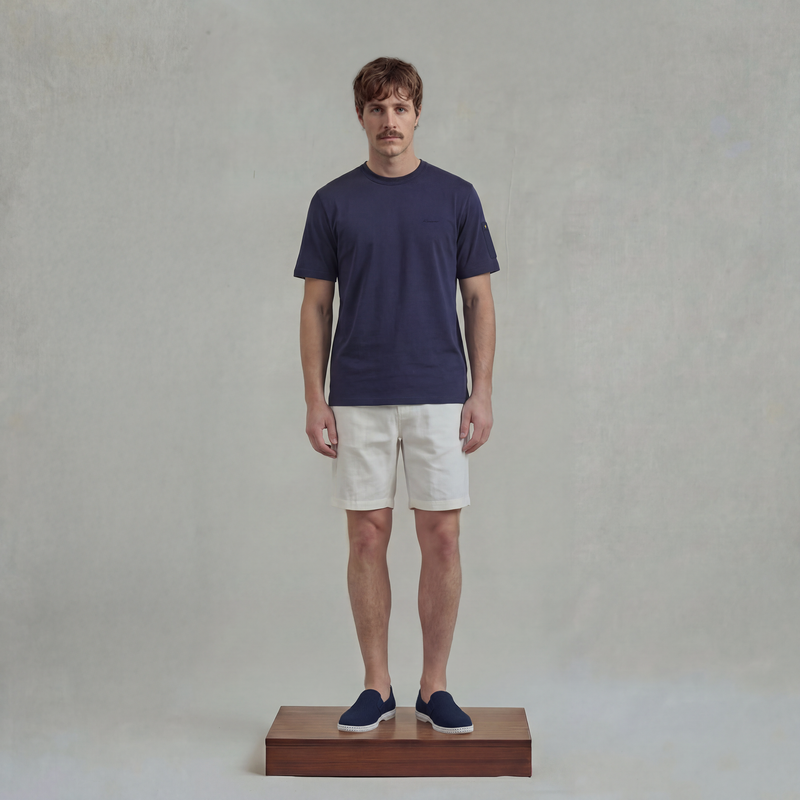 T-shirt avec poche sur la manche et broderie sur la poitrine