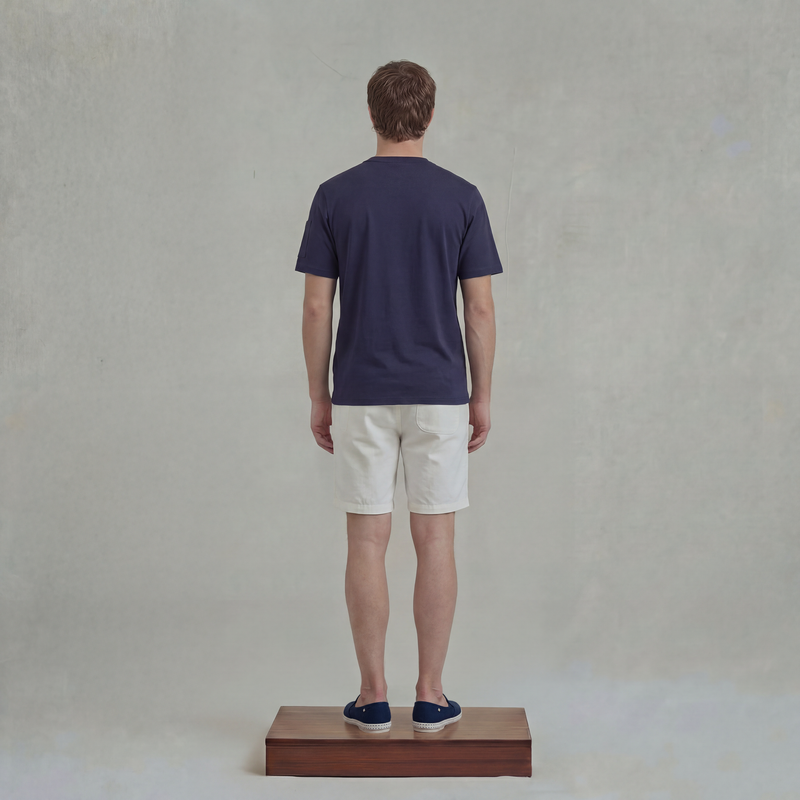 T-shirt avec poche sur la manche et broderie sur la poitrine