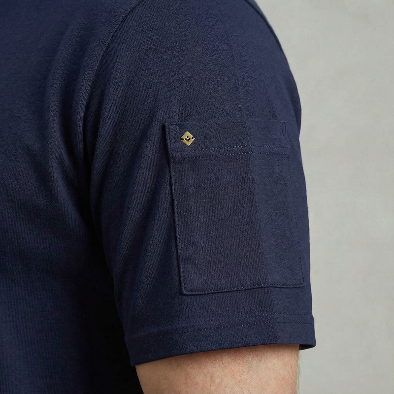 T-shirt avec poche sur la manche et broderie sur la poitrine