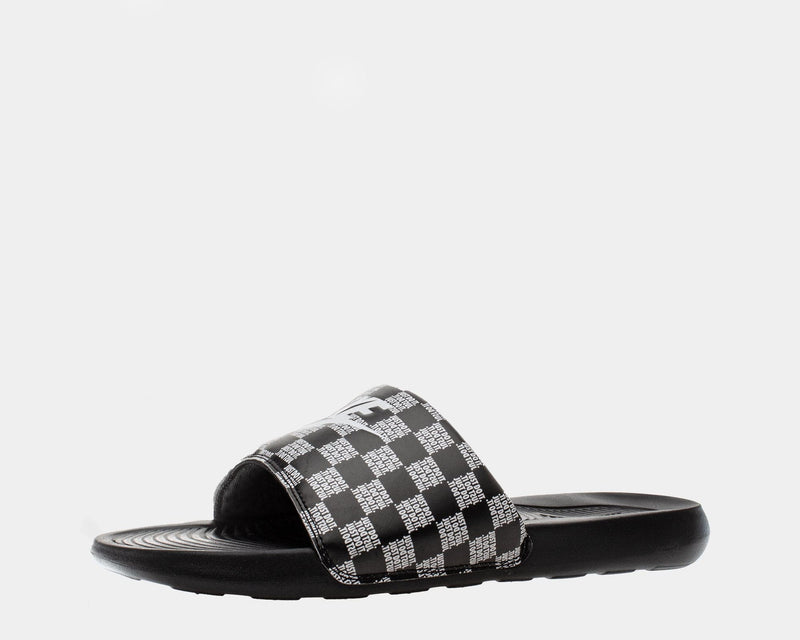 Nike Victori One Printed slides in black with white checkered print, contoured footbed and textured outsole, side view.